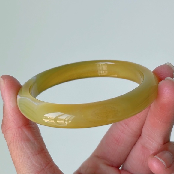 56mm Natural Yellow Agate Round Bangle BA125 - Picture 6 of 9